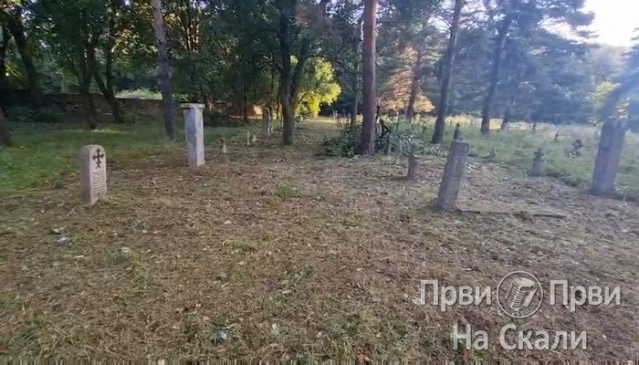 PRVI PRVI NA SKALI Šta sam video... u Šumaricama (2) Zapušteno Staro vojničko groblje (FOTO, VIDEO) 1
