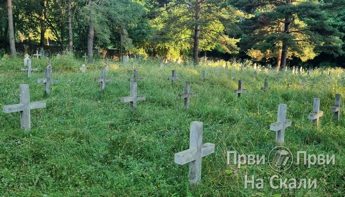 PRVI PRVI NA SKALI Šta sam video... u Šumaricama (2) Zapušteno Staro vojničko groblje (FOTO, VIDEO) 2
