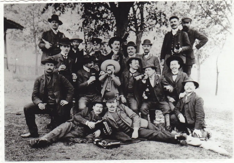 Kragujevcani na djurdjevdanskom uranku 1911. u dvoristu kod sugradjanina Totanija