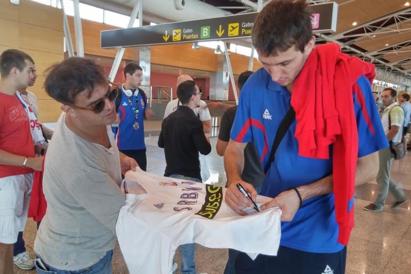 Sergej skuplja autograme