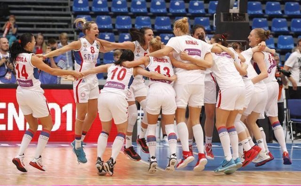 Pobednički ples srpskih košarkašica; Serbia v France - Game Highlights