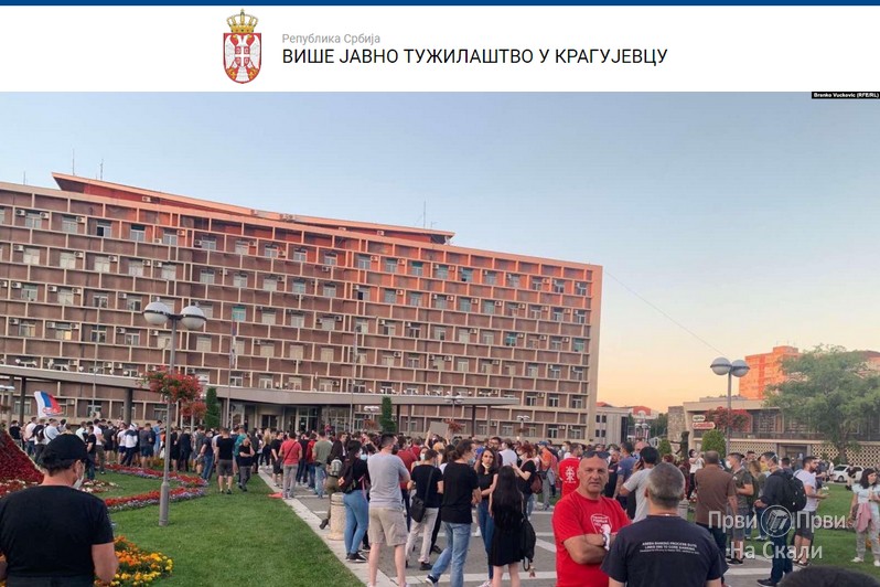 Predistražni postupak protiv 16 osoba privedenih na protestu u Kragujevcu