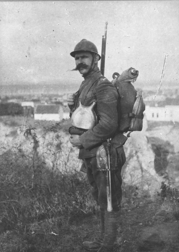 PRVI PRVI NA SKALI Srpski vojnik iz Prvog svetskog rata