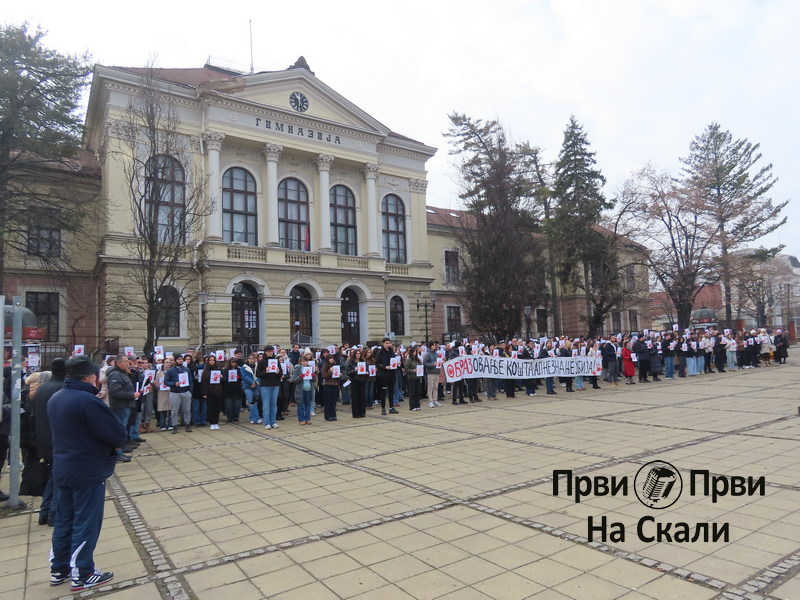 PRVI PRVI NA SKALI Akcija maturanata i profesora Prve kragujevacke gimnazije i poziv zaposlenima u institucijama kulture 2
