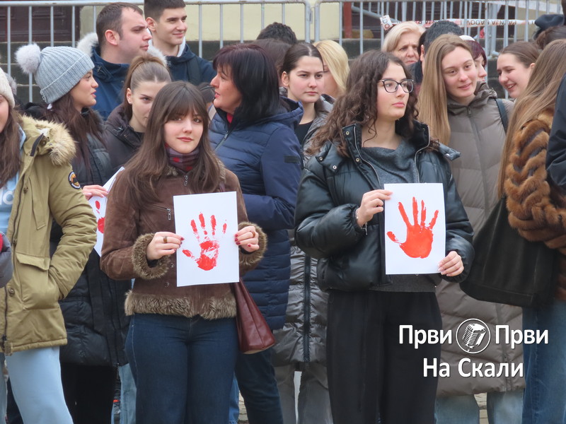 PRVI PRVI NA SKALI Akcija maturanata i profesora Prve kragujevacke gimnazije i poziv zaposlenima u institucijama kulture 6