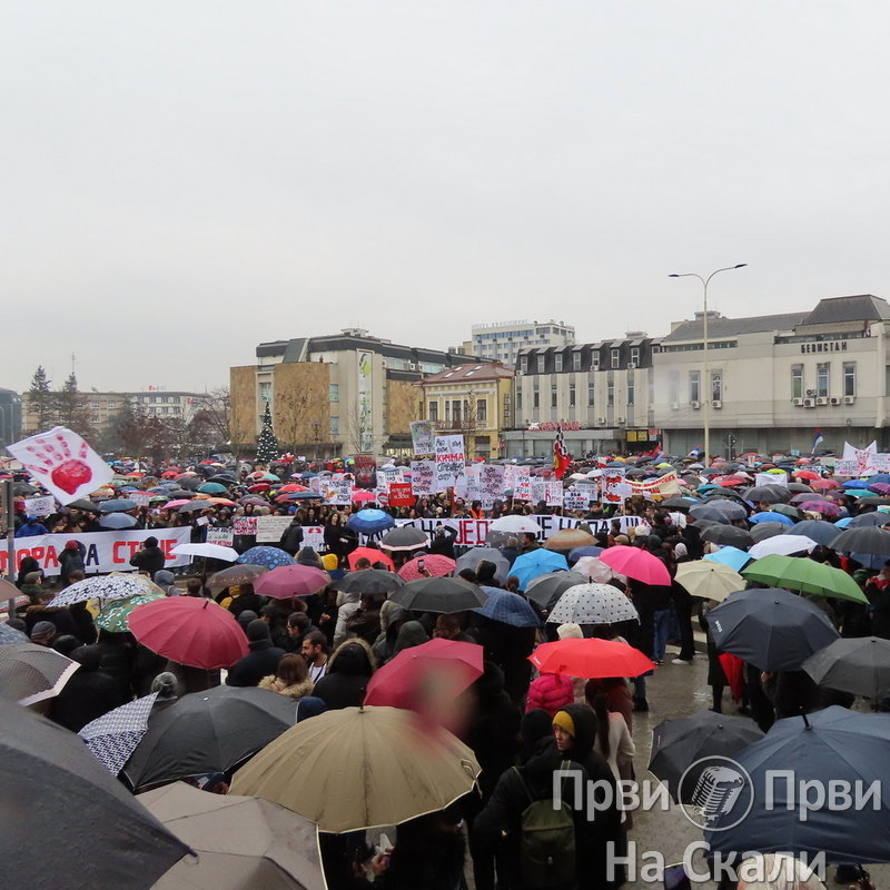 Dvostruki protest u Kragujevcu - od bivseg Suda do Palate pravde i od Skupstine do RTK 1