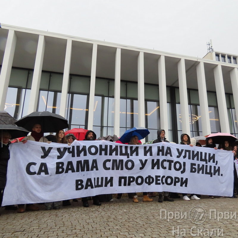 Dvostruki protest u Kragujevcu - od bivseg Suda do Palate pravde i od Skupstine do RTK 3