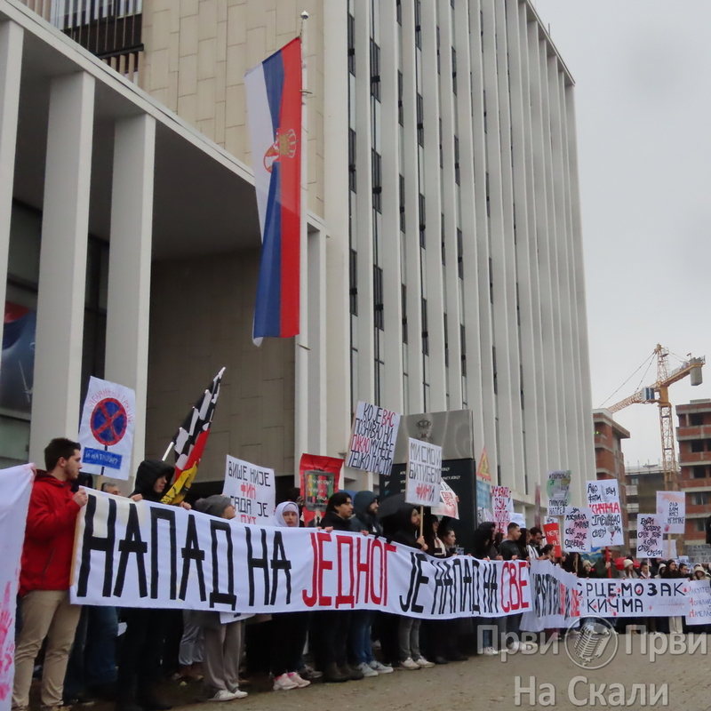 Dvostruki protest u Kragujevcu - od bivseg Suda do Palate pravde i od Skupstine do RTK 5