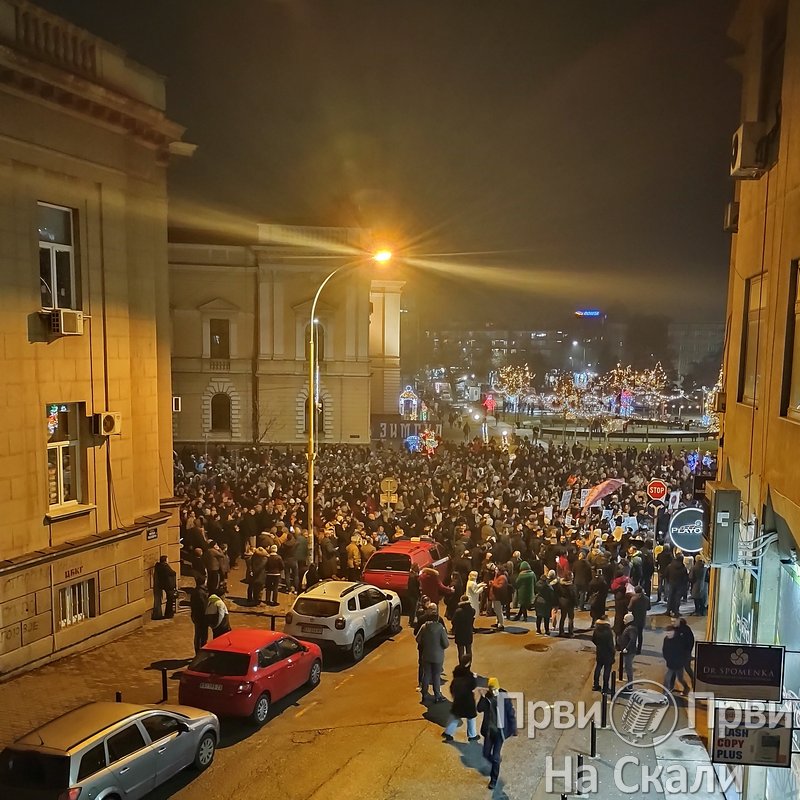 Dvostruki protest u Kragujevcu - od bivseg Suda do Palate pravde i od Skupstine do RTK 7