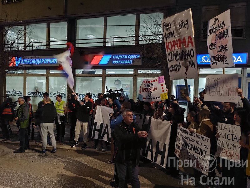 PRVI PRVI NA SKALI BIA i SNS lokacije burnog protesta Kragujevcana 3