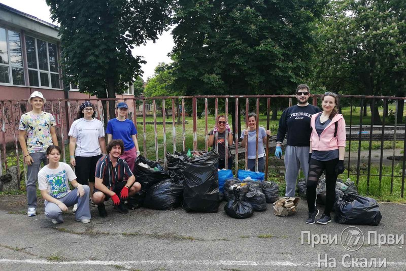 PRVI PRVI NA SKALI Zavrni rukave do sada najveca 399 lokacija 11.700 ucesnika 20.300 dzakova Kragujevac 8 lokacija 8 PRVI PRVI NA SKALI Zavrni rukave do sada najveca 399 lokacija 11.700 ucesnika 20.300 dzakova Kragujevac 8 lokacija 8
