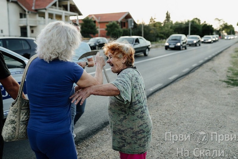PRVI PRVI NA SKALI Da li je uhapsena opasna zena iz Desimirovca 2 PRVI PRVI NA SKALI Da li je uhapsena opasna zena iz Desimirovca 2