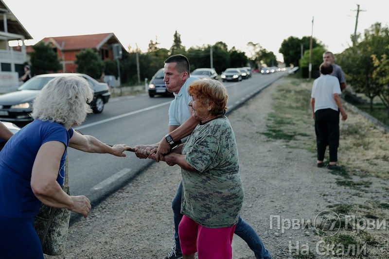 PRVI PRVI NA SKALI Da li je uhapsena opasna zena iz Desimirovca 4 PRVI PRVI NA SKALI Da li je uhapsena opasna zena iz Desimirovca 4