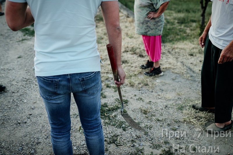 PRVI PRVI NA SKALI Da li je uhapsena opasna zena iz Desimirovca 5 PRVI PRVI NA SKALI Da li je uhapsena opasna zena iz Desimirovca 5