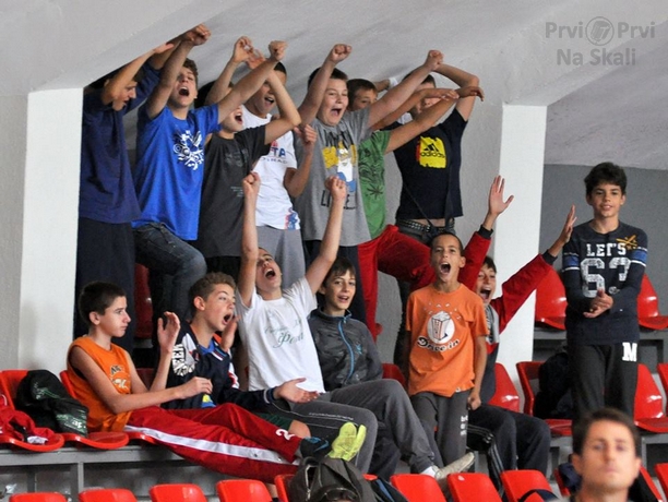 Košarkaši SK Foka kao navijači na FIBA-turniru u Sofiji