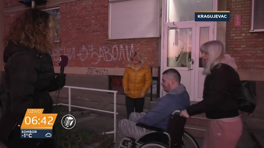 Bivšem rukometašu koji je danas u invalidskim kolicima deo komšiluka otežava život u Kragujevcu (VIDEO)