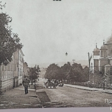 Pogled niz Glavnu ulicu pored Saborne crkve, oko 1915.